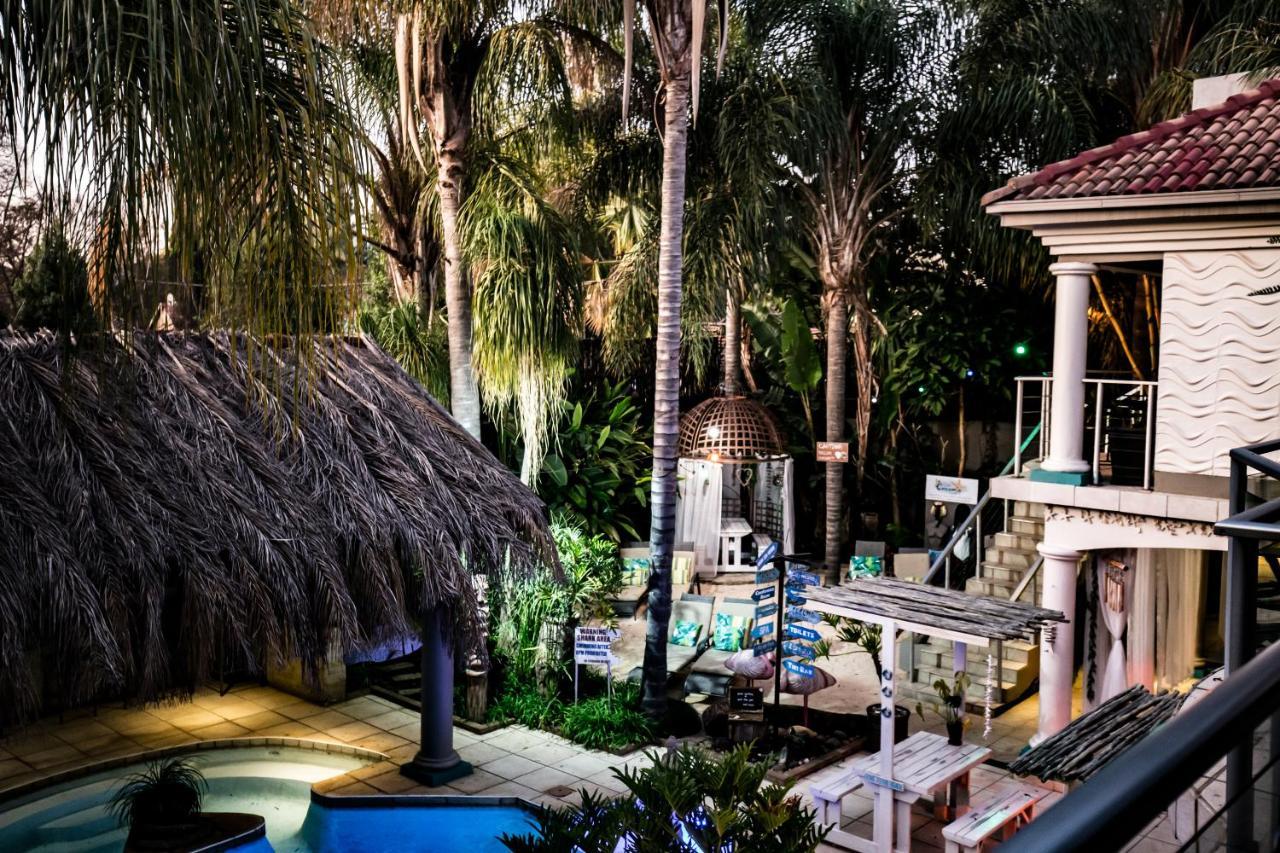 Club Cocomo Hartbeespoort Exteriör bild