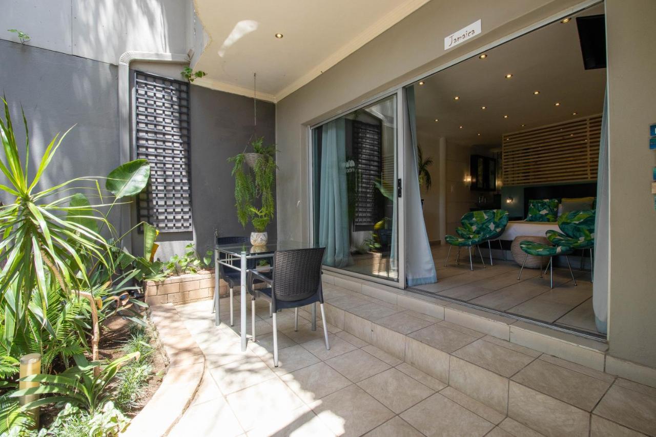 Club Cocomo Hartbeespoort Exteriör bild